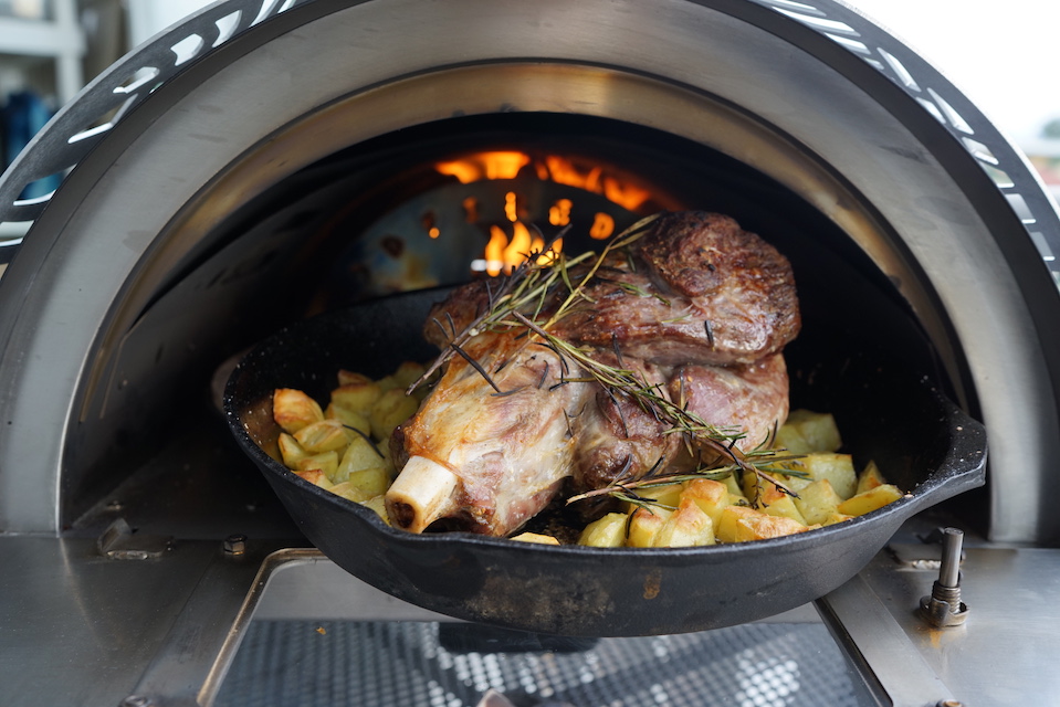 Cast Iron casserole pan for pizza oven